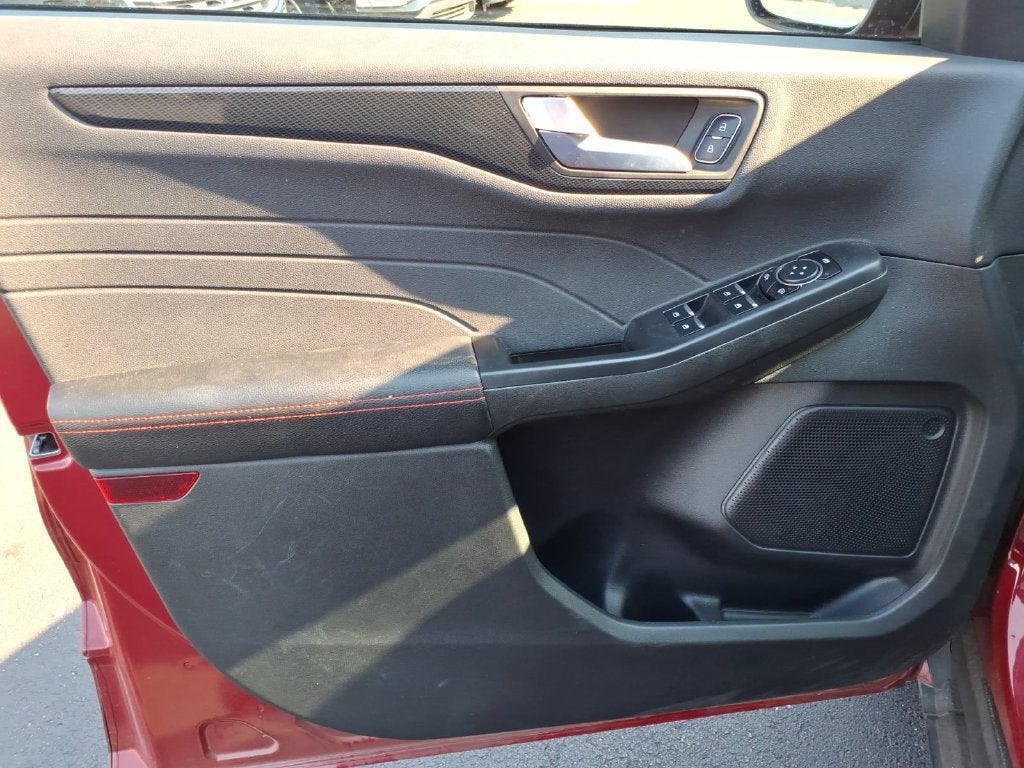 2023 Ford Escape Hybrid ST-Line