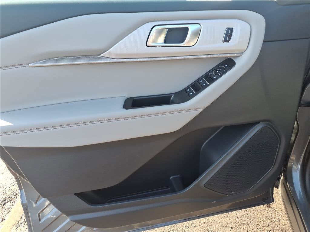 2026 Ford Explorer Active with 200A Pkg