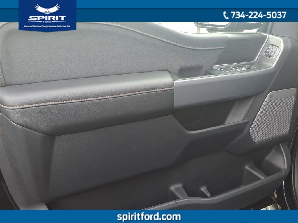 2025 Ford F-150 Lightning LARIAT