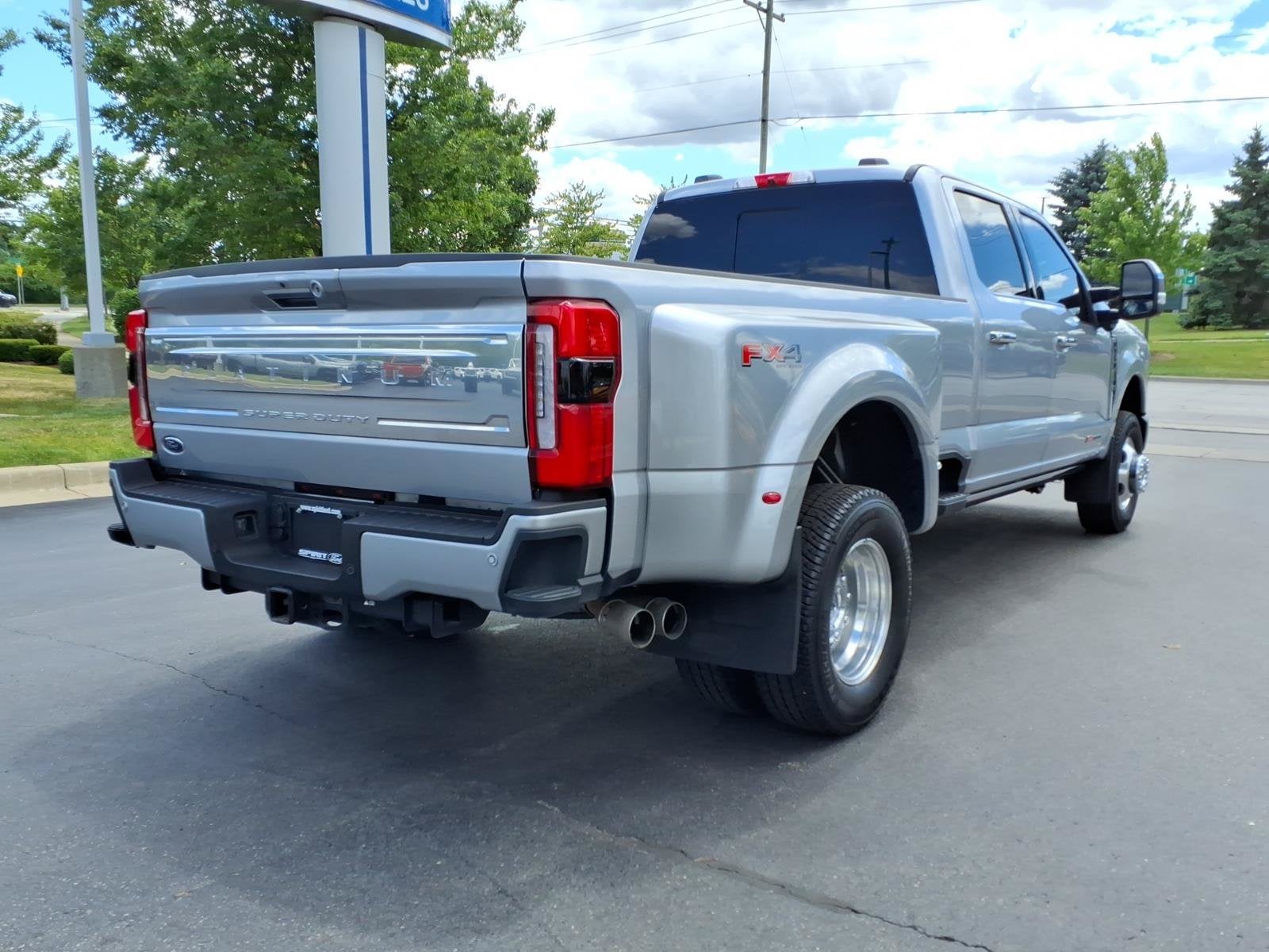 2024 Ford Super Duty F-350 DRW Platinum