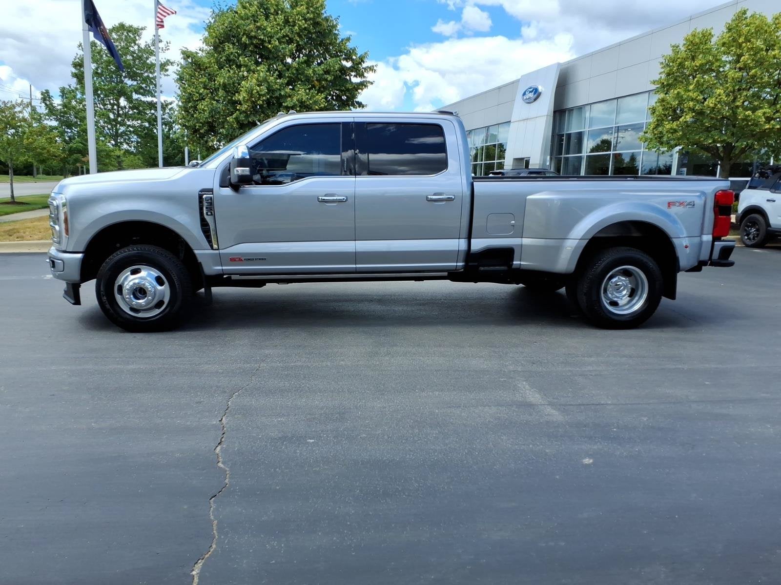 2024 Ford Super Duty F-350 DRW Platinum