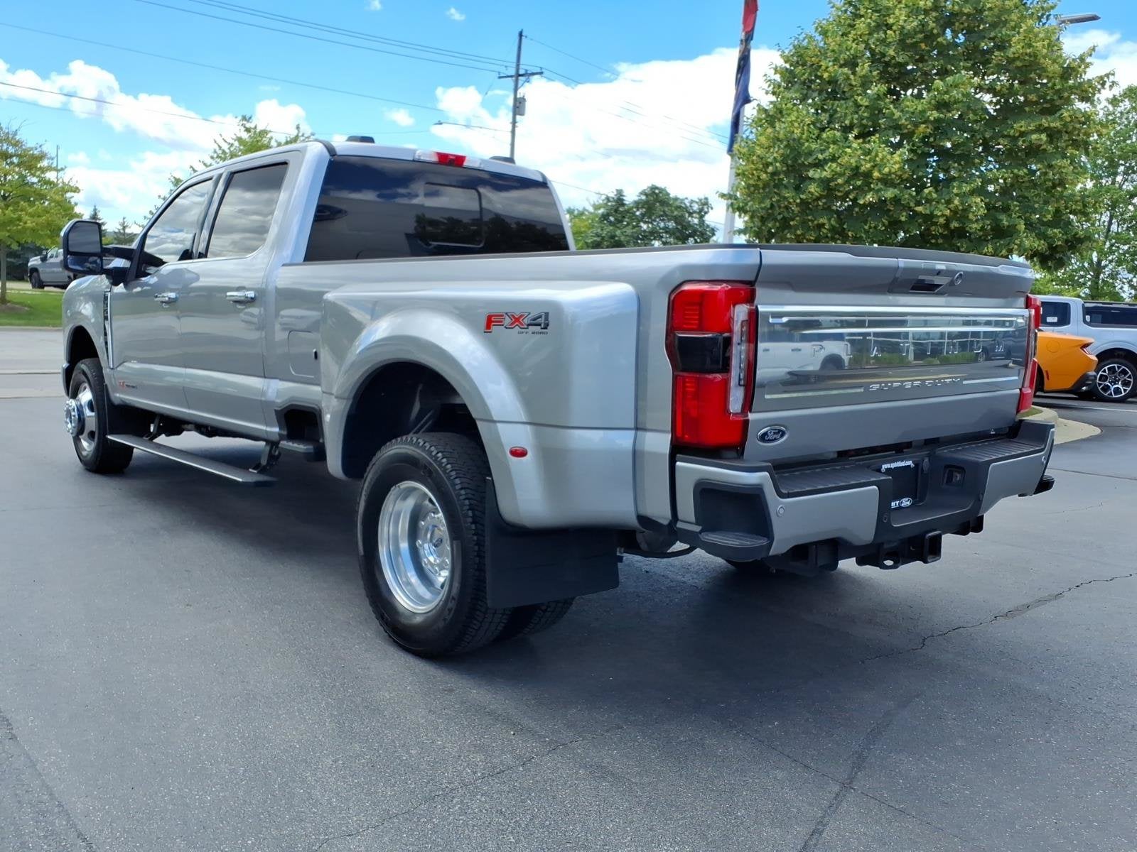 2024 Ford Super Duty F-350 DRW Platinum