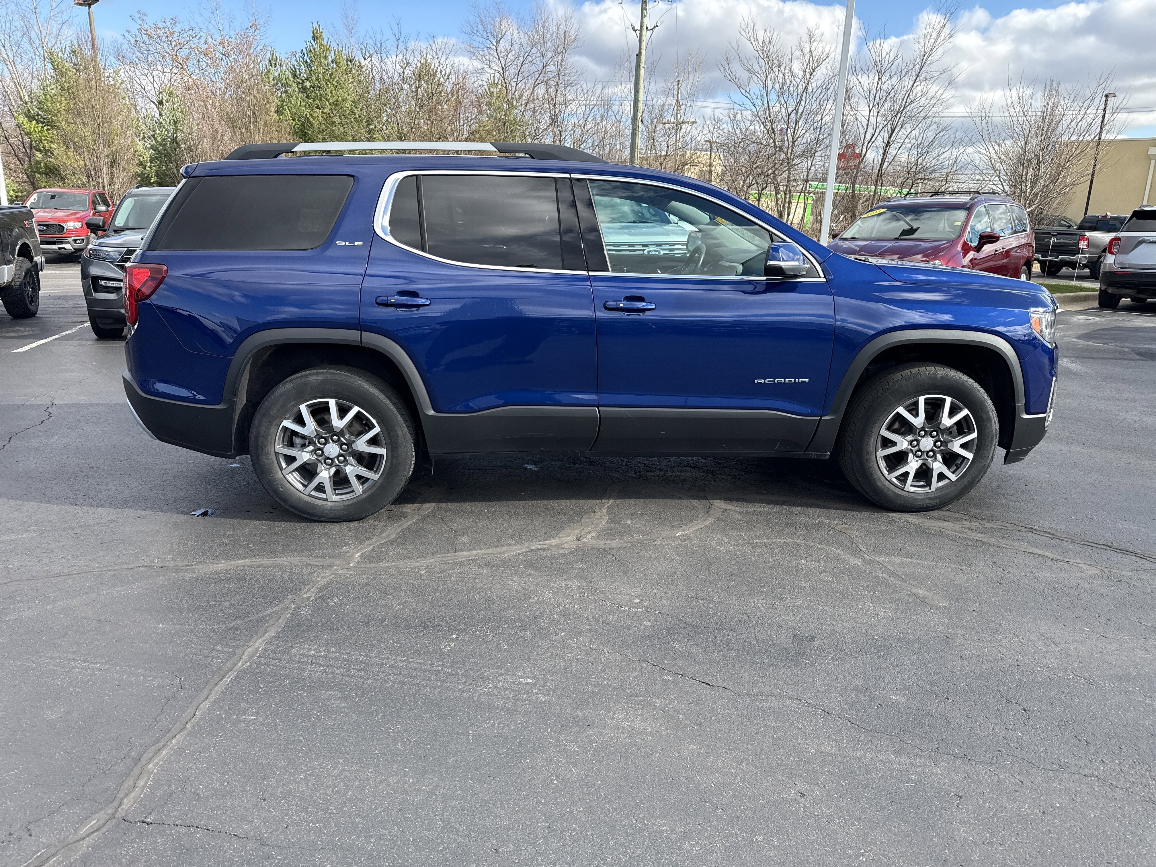 2023 GMC Acadia SLE