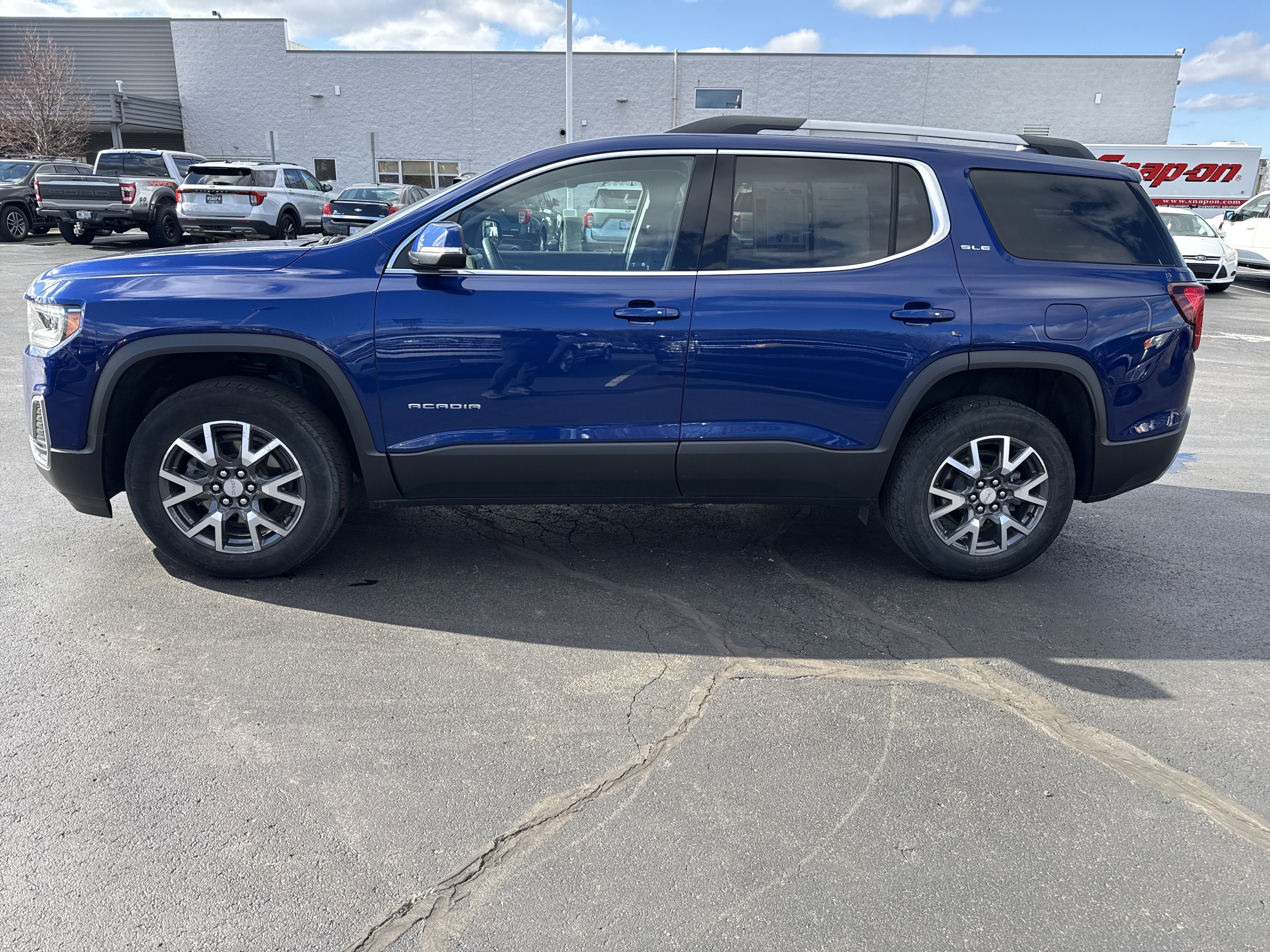 2023 GMC Acadia SLE
