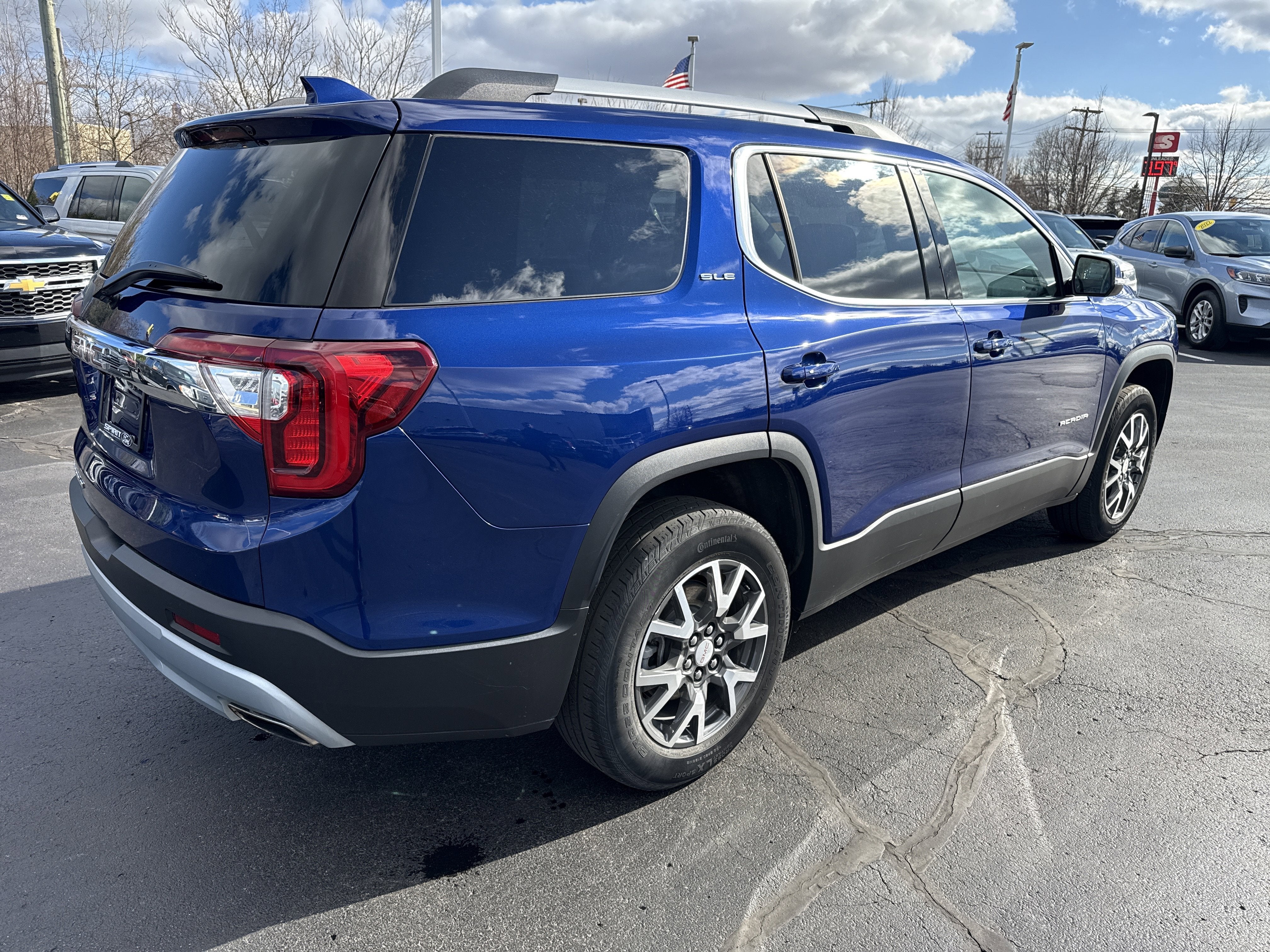 2023 GMC Acadia SLE