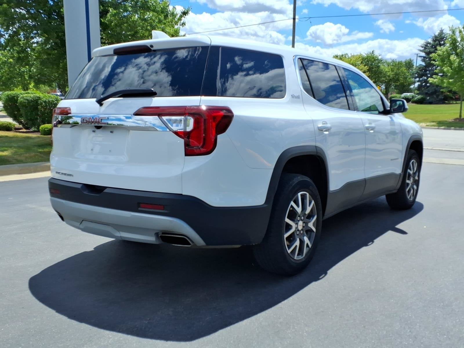 2023 GMC Acadia SLE