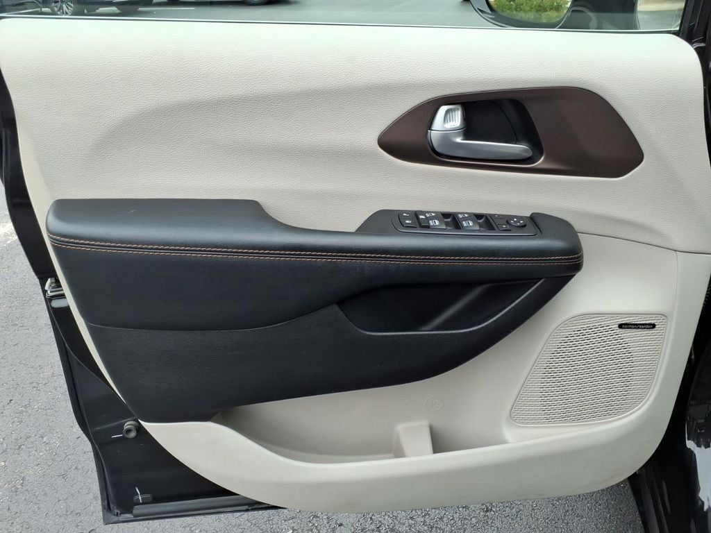 2017 Chrysler Pacifica Touring L Plus