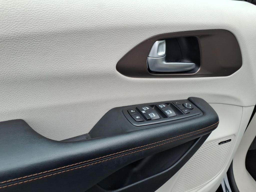 2017 Chrysler Pacifica Touring L Plus