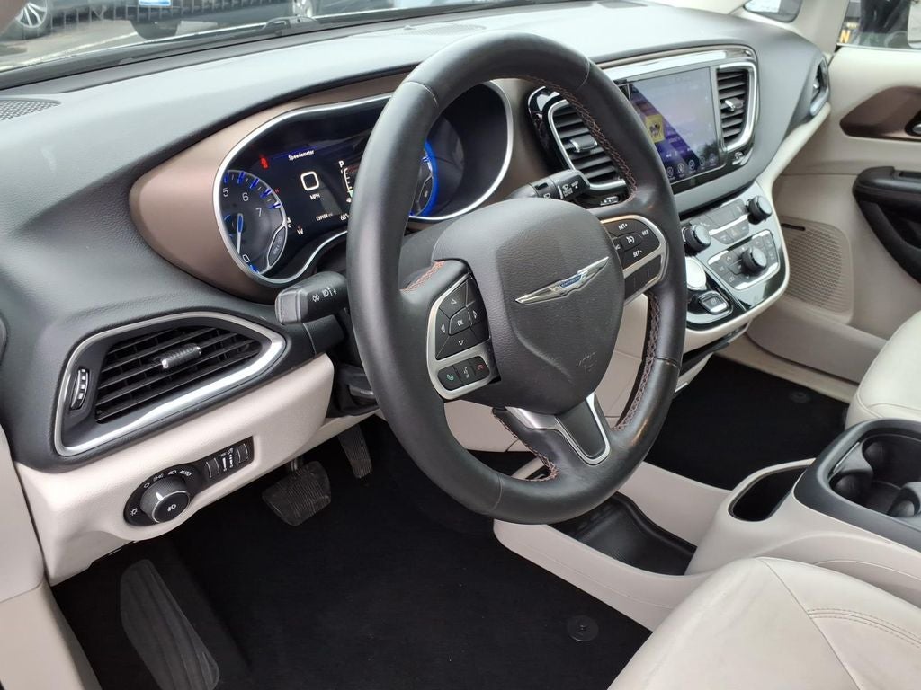 2017 Chrysler Pacifica Touring L Plus