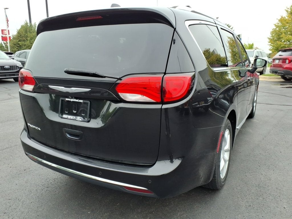 2017 Chrysler Pacifica Touring L Plus