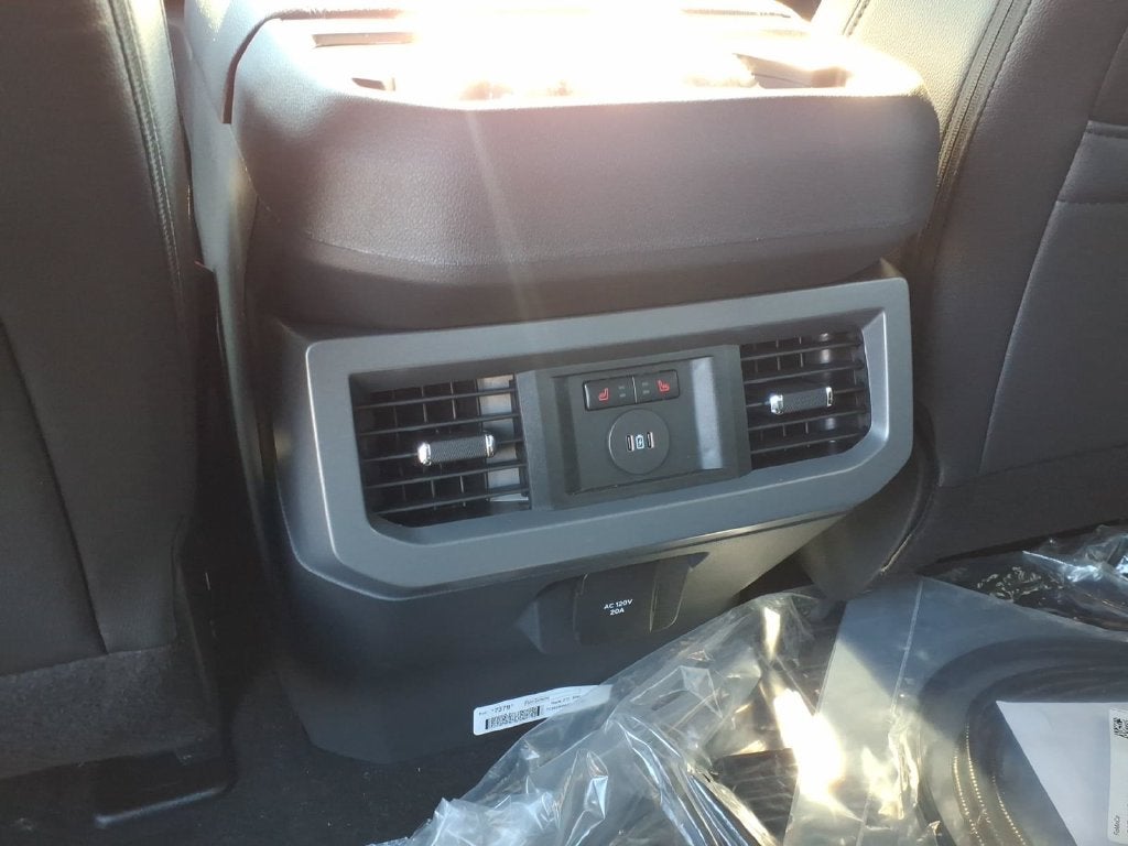 2027 Ford Super Duty F-350® Lariat®