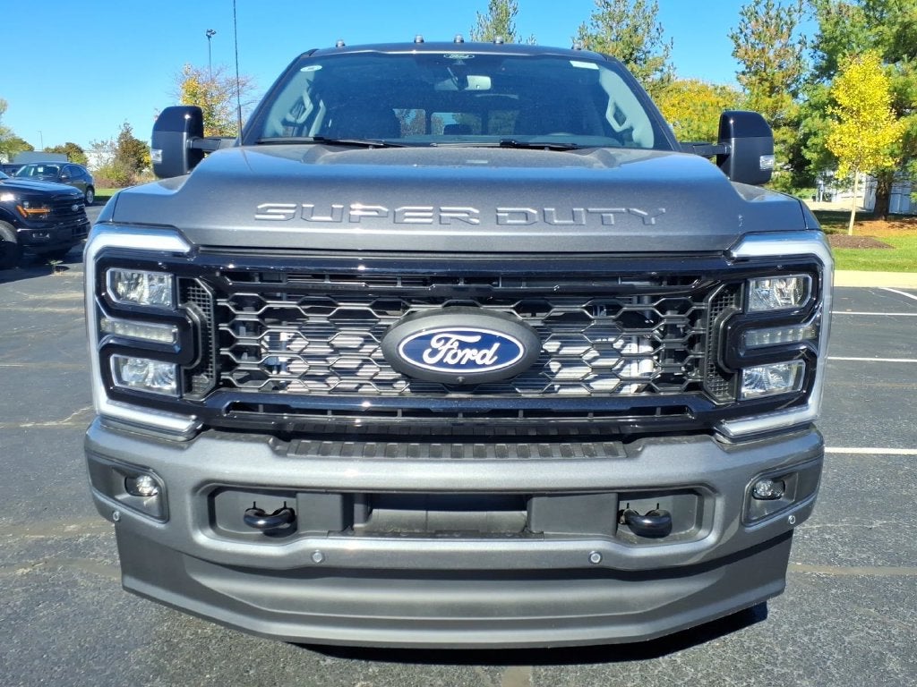 2027 Ford Super Duty F-350® Lariat®