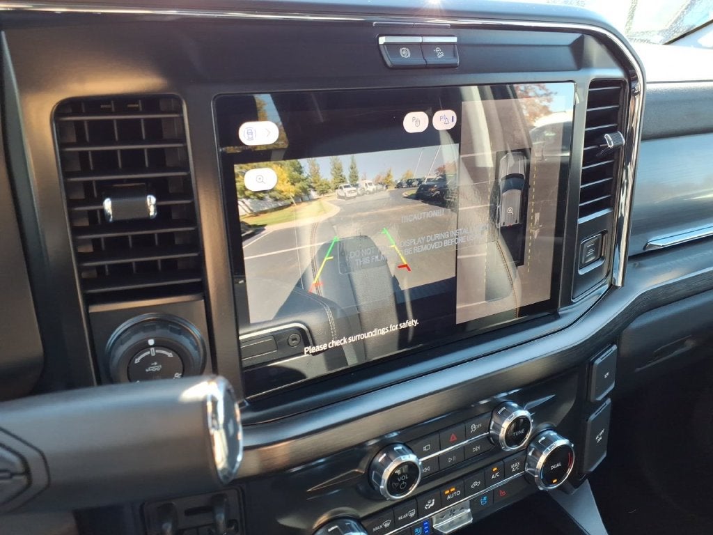 2027 Ford Super Duty F-350® Lariat®