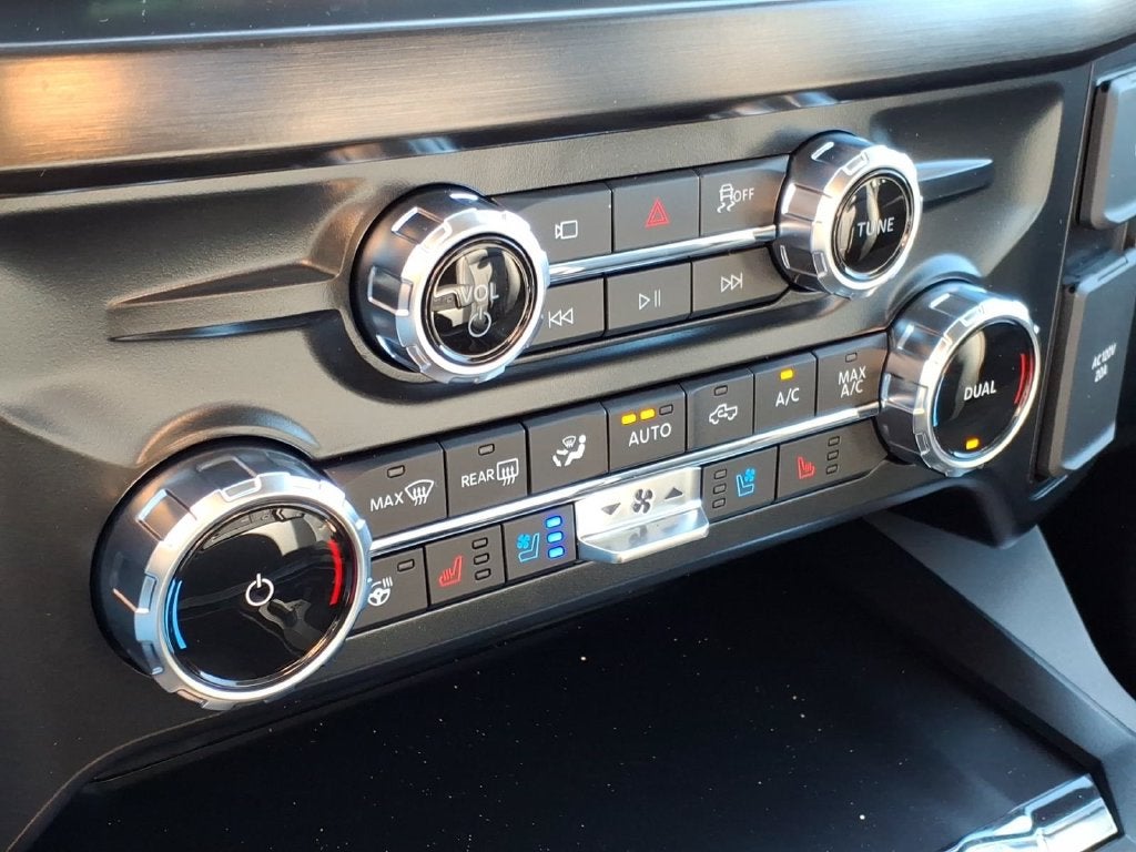 2027 Ford Super Duty F-350® Lariat®