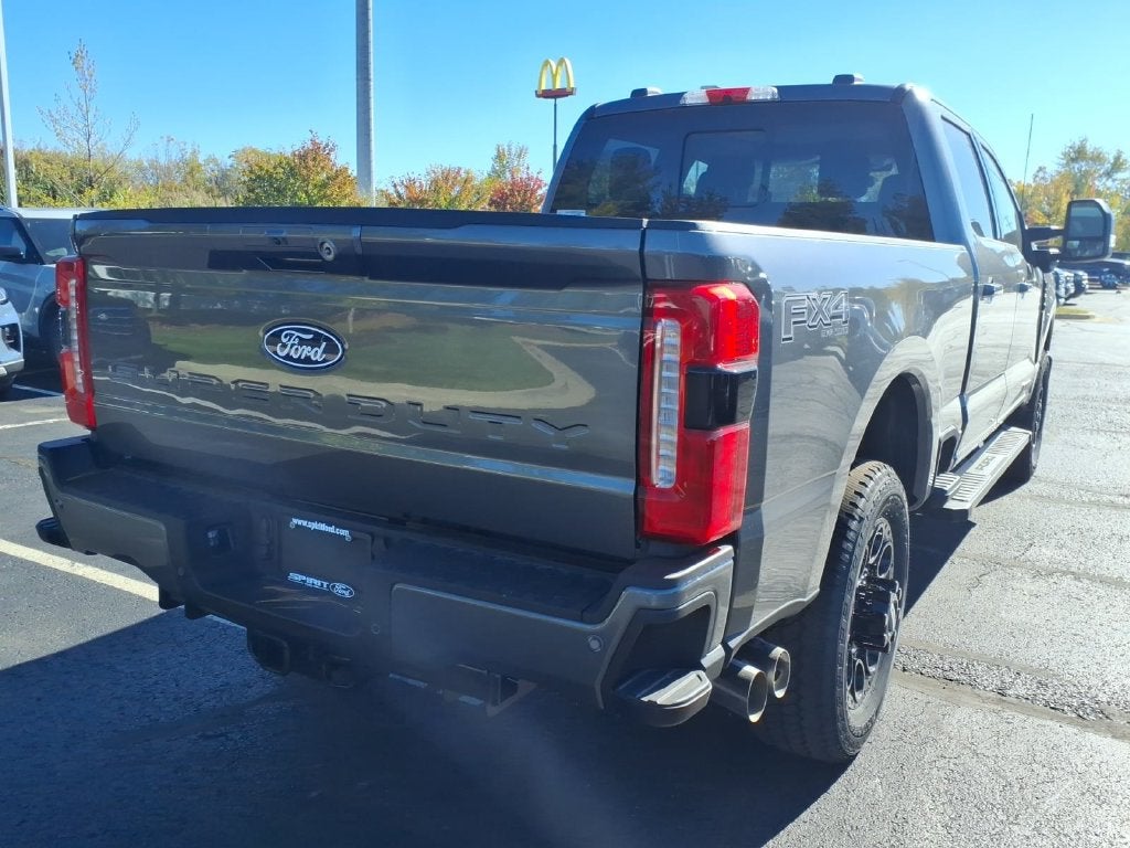 2027 Ford Super Duty F-350® Lariat®